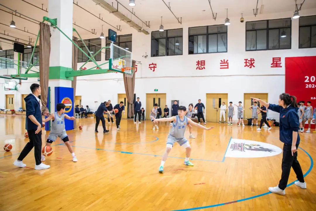 青少年篮球爱好者参加试训的好处_0